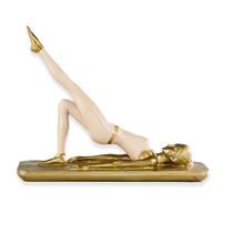 Estatueta Decorativa De Resina Mulher Yoga Dourada 20x16cm