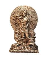 Estatueta Deusa Lilith Na Base Pequena Em Resina Cor Dourada