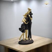 Estatueta Família Com Duas Meninas Preta E Dourada Luxo Em Gesso - AVB DECORAÇÕES