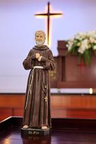 Estatueta Hi-Line Gift Ltd. Estátua de São Padre Pio 61 cm