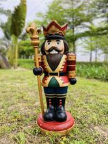 Estatueta pequena de quebra-nozes com acabamento em madeira da Hi-Line Gift Ltd