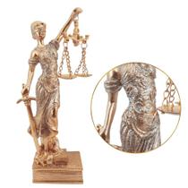 Estatueta Têmis Elegância e Justiça com Espada e Balança, em Resina Dourada com Glíter MRESJ10A