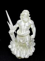 Estatueta Zeus Poder e Estilo em Cada Raio!