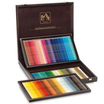 Estojo de Lápis de Cor Aquarelável em Madeira Caran D'ache com 120 Cores Supracolor - 3888.920 Estojo de Lápis de Cor Aquarelável em Madeira Caran D'ache com 120 Cores Supracolor - 3888.920