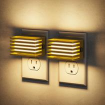 Estojo de luz noturna LED dourado com sensor Dusk to Dawn, pacote com 2