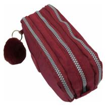Estojo Escolar Com 3 Divisórias e Chaveiro Pompom Vermelho - Cruzeiro Estojo Escolar Com 3 Divisórias e Chaveiro Pompom Vermelho - Cruzeiro