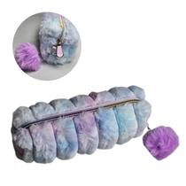 Estojo Escolar Pelúcia Colorido Rainbow Spiral com Pompom Fofo Grande Zíper Material Lápis Caneta