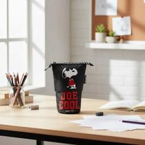 Estojo Escolar Penal Retrátil Snoopy Infantil Luxcel Cor:Preto Estojo Escolar Penal Retrátil Snoopy Infantil Luxcel Cor:Preto
