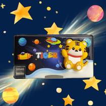 Estojo Escolar Retrô C/ Apontador Embutido Bichinho Squishy 2 Compartimentos Fecho Magnético - XMP