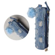 Estojo Necessaire Jeans Azul com Pompom Escolar Volta as Aulas Organizador Fofo Temático Lápis Modelo:Jeans Rasgado