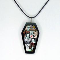 Exclusivo colar pingente caixão arte familia monstro resina