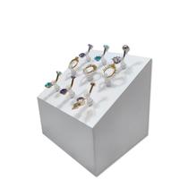 Expositor de Piercing Trapézio MÉDIO 9 PINOS DE PLASTICO BRANCO Expositor de Piercing Trapézio MÉDIO 9 PINOS DE PLASTICO BRANCO