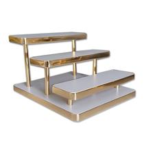 Expositor Escada Eleganza Branco com Dourado - 3 Degraus Expositor Escada Eleganza Branco com Dourado - 3 Degraus
