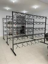 Expositor para Capacetes Modular - Capacidade para 100 Unidades Rampas Maki (REF. 1002032)