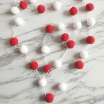 Expositores de ornamento de férias vermelho branco fofo bola de feltro pompom guirlanda adereços de corda sala de estar pendurada decoração de arte
