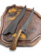 Faca Artesanal Nobre Precisão Forjada Cabo Madeira e Bainha