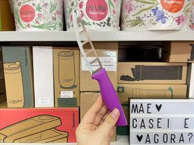 Faca de Queijo Roxa com Capa Protetora - Tupperware