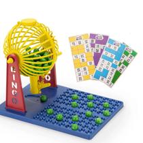 "Faça do bingo uma tradição em casa com nosso Jogo de Bingo. 48 cartelas e 90 bolinhas para animar suas noites em famíli