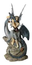 Fada Sentada Nas Pedras Com Dragão - Ca71278-5b Fada Sentada Nas Pedras Com Dragão - Ca71278-5b