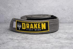 Faixa Draken Jiu Jitsu Infantil Cinza Com Ponta Preta Faixa Draken Jiu Jitsu Infantil Cinza Com Ponta Preta