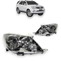 Farol Hilux Sw4 Sr Srv 2005 2006 2007 2008 Tyc Direito Farol Hilux Sw4 Sr Srv 2005 2006 2007 2008 Tyc Direito
