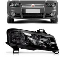 Farol Stilo 2001 a 2007 C/ Moldura Fumê C/ Auxiliar Elétrico Plug Quadrado Farol Stilo 2001 a 2007 C/ Moldura Fumê C/ Auxiliar Elétrico Plug Quadrado