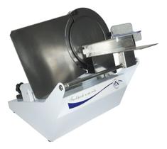 Fatiador Cortador Frios Elétrico Lâmina Inox 250mm Ajuste Espessura Arbel 250 NS Branco Bivolt Fatiador Cortador Frios Elétrico Lâmina Inox 250mm Ajuste Espessura Arbel 250 NS Branco Bivolt