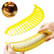 Fatiador de banana com o formato da fruta em plástico