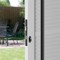 Fechadura Pivotante Rolete Estreito Aluminio Ferro Preta Fechadura Pivotante Rolete Estreito Aluminio Ferro Preta