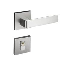 Fechadura porta externa sala quarto modena pado cromo acetinada escovada 55mm quadrada cra Fechadura porta externa sala quarto modena pado cromo acetinada escovada 55mm quadrada cra