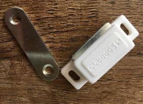 Fecho Magnético Porta Guarda Roupa E Armário Branca 1 Peça