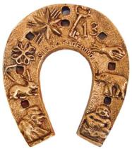 Ferradura Amuleto De Parede Da Sorte De Resina Cor Dourada - Decore Casa
