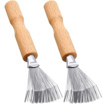 Ferramenta de limpeza de escova de cabelo de 2 peças Ferramenta de limpeza Limpador de pentes Limpador de escovas de cabelo Mini escova removedora de sujeira de cabelo com ancinho de metal Alça de madeira para uso doméstico e de salão (alça com ranhura)