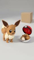 Figura Articulada Eevee com Pokebola