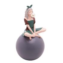Figura Decorativa Boneca Com Bola de Resina Cinza 9,5cm X 9,5cm X 18cm - Wolff
