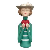 Figura decorativa boneca wollf com coração 61495 resina