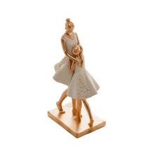 Figura Decorativa Royal Resina Família Branco 10x7x20cm