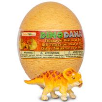 Figurine Safari Ltd. Dino Dana Baby Triceratops em ovo de 4,5 cm