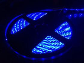 Fita de led 3528 5m com fonte prova da chuva Fita de led 3528 5m com fonte prova da chuva