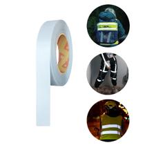 Fita Faixa Refletiva Prata Em Poliéster Uniforme 10m X 2,5cm Fita Faixa Refletiva Prata Em Poliéster Uniforme 10m X 2,5cm