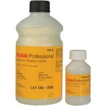 Fixador e endurecedor Kodak Rapid Fixer para papel fotográfico e filme (rende até 7,6 litros) Fixador e endurecedor Kodak Rapid Fixer para papel fotográfico e filme (rende até 7,6 litros)