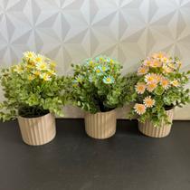 Flor artificial no vaso margarida branca amarela ou azul arranjo completo de plástico Flor artificial no vaso margarida branca amarela ou azul arranjo completo de plástico