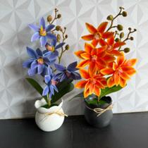 Flor artificial orquídea com vaso completo arranjo de plástico decorativa azul ou laranja Flor artificial orquídea com vaso completo arranjo de plástico decorativa azul ou laranja