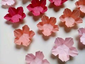 Flor de cerejeira Forminha para doces em Origami - Kit 20 unidades - Cor Rosa (Ateliê do Origami)