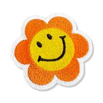FLR003-001 Flor Sorriso Patch Bordado 6,8x6,8cm FLR003-001 Flor Sorriso Patch Bordado 6,8x6,8cm