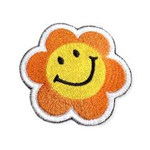FLR003-001 Flor Sorriso Patch Bordado 6,8x6,8cm FLR003-001 Flor Sorriso Patch Bordado 6,8x6,8cm