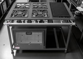 Fogão Industrial 4 Bocas 30x30 P5 com Chapa e Forno Leona