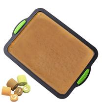 Forma de bolo de brownie de silicone com alças verdes para assar