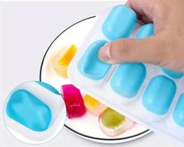 Forma de gelo com 21 cavidades quadrada de silicone/plastico 28x12x2,5cm