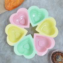 Forma de silicone para cupcake Coração com 6 cavidades 130 ml